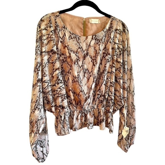 ALTAR’D STATE, NWT,WOMENS SNAKE PRINT, PEPLUM BLOUSE. FULL RAGLAN SLEEVE SIZE S - Picture 1 of 10